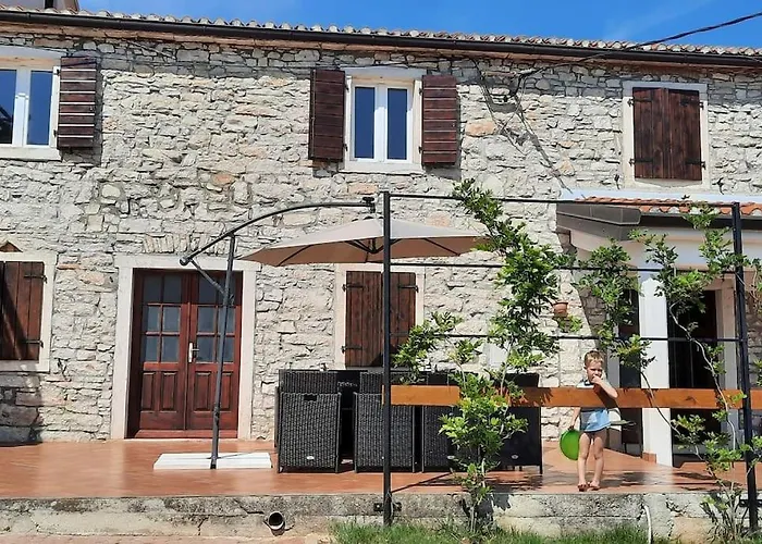 Holiday Home For 8 People, Pool + Sea View