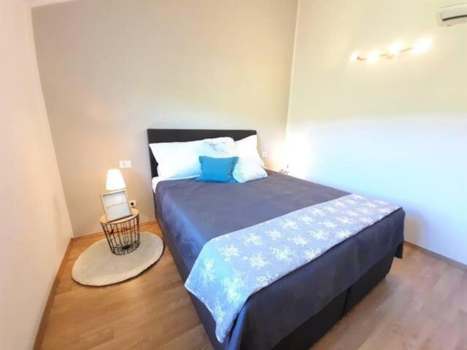 Villa For 8 People, Pool + Sea View *