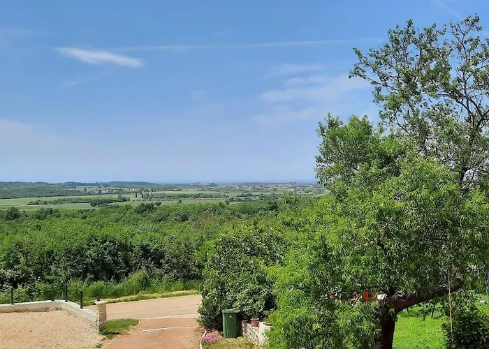Holiday Home For 8 People, Pool + Sea View