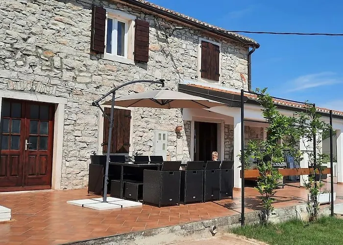 Holiday Home For 8 People, Pool + Sea View