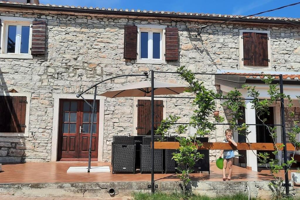Villa For 8 People, Pool + Sea View Vilanija