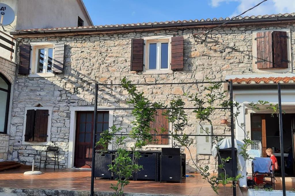 For 8 People, Pool + Sea View * Vilanija