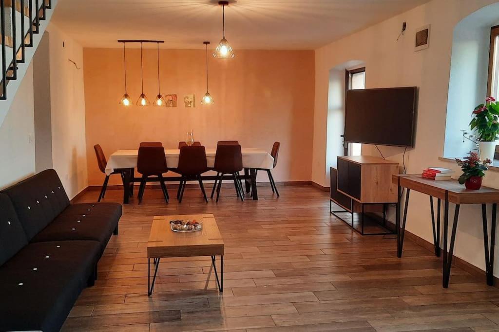 For 8 People, Pool + Sea View