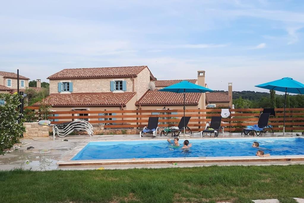 For 8 People, Pool + Sea View *