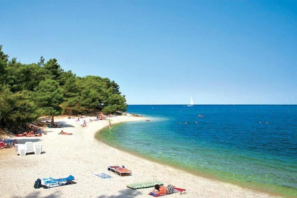 For 8 People, Pool + Sea View * Vilanija